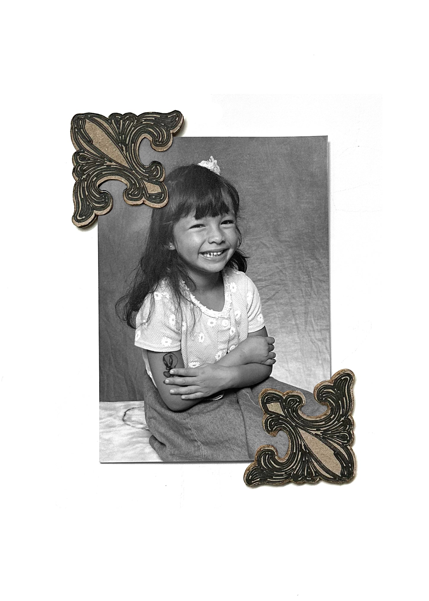 Scroll Image Corner Gallery Magnets (2-Pack)